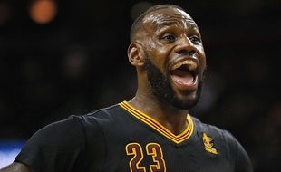 LeBron James a inscrit un triple double lors de Cleveland-New York (117-88) pour la reprise de la NBA, le 25 octobre 2016.