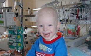 Les parents de Jamie Inglis ont récolté plus de 478.000 euros pour le sauver du cancer.