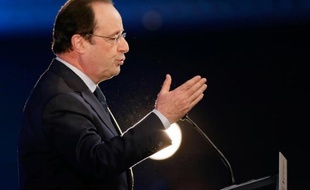 François Hollande enregistre un nouveau record d'impopularité avec 23% des Français qui lui font confiance, soit une perte de deux points, dans l'observatoire politique CSA pour Les Echos et Radio classique publié jeudi.