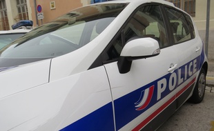 Illustration d'une voiture de police.