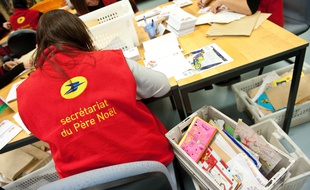 Le secretariat du Pere Noel a Libourne ou sont traites toutes les lettres adressees au Pere Noel par les enfants, par courrier postal ou par internet. - Photo : Sebastien Ortola