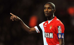 Eric Abidal lors du match entre le PSG et Monaco le 9 février 2014.