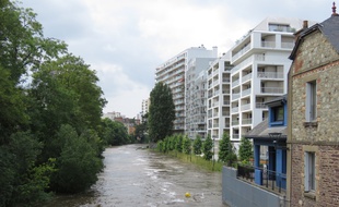 Après Châteaubourg, la Vilaine déborde ce mercredi à Rennes.