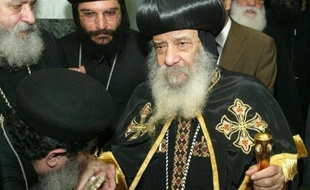 Le chef de l'église copte orthodoxe d'Egypte, le patriarche Chenouda III, est décédé samedi à l'âge de 88 ans, laissant derrière lui une communauté inquiète face à la poussée islamiste dans le pays après la chute du président Hosni Moubarak en février 2011.