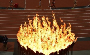 Les quinze dernières médailles d'or sont distribuées dimanche, ultime journée des JO-2012 qui se fermeront sur la cérémonie de clôture et la remise symbolique du drapeau olympique à Rio, ville organisatrice des prochains Jeux en 2016.