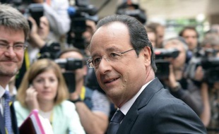 François Hollande arrivant au siège de la Commission européenne à Bruxelles le 27 juin 2014 pour le sommet qui débouche sur la désignation d'un nouveau président de la Commission