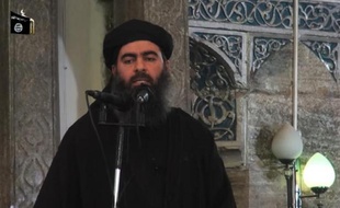 Capture d'écran d'une vidéo de propagande du chef de l'Etat islamique (EI), Abou Bakr Al-Baghdadi, désigné par son groupe "calife"