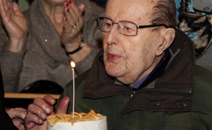 Manoel de Oliveira est décédé jeudi 2 avril 2015 à l'âge de 106 ans. Il avait fêté son 106e anniversaire le 11 décembre 2014.