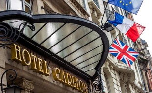 L'entrée de l'hôtel Carlton de Lille