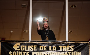 Lille, le 20 mars 2014. Alessandro Di Giuseppe, candidat de l'Eglise de la très sainte consommation pour l'élection municipale à Lille