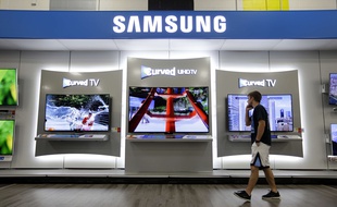 Des téléviseurs Samsung dans un magasin américain.
