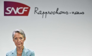 Elisabeth Borne, ministre des Transports, pendant l'inauguration de la nouvelle ligne TGV Paris-Bordeaux le 1er juillet 2017.