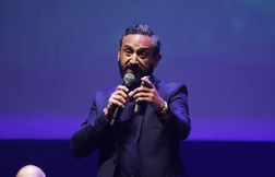Cyril Hanouna revient en prime time sur W9 avec « La Grosse Rigolade »