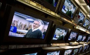 Les dépenses de consommation des ménages français en 2006 ont augmenté de 2,1% en 2006 par rapport à 2005, avec un boom des achats de téléviseurs à écran plat mais un recul des achats de voitures neuves, selon une étude de l'Insee publiée mardi.