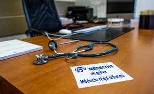 Le cabinet d'un médecin en grève le 29 décembre 2014 à Lille