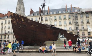 L'œuvre le Naufrage de Neptune a fait sensation place Royale à Nantes.