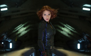 Scarlett Johansson reprend son rôle de Black Widow.