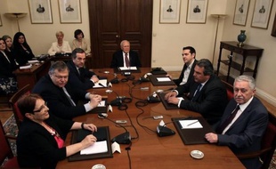 Les vaines tractations menées en Grèce début mai pour tenter de doter le pays d'un gouvernement de coalition à l'issue de législatives qui n'ont accouché le 6 mai d'aucune majorité, ont offert un aperçu révélateur sur les moeurs politiques byzantines locales.