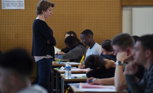 Des lycéens lors de l'épreuve de philo du bac, au lycée Pasteur de Strasbourg, lundi 17 juin.