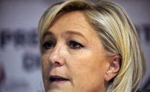 Marine Le Pen en conférence de presse à Orléans, le 6 mars 2015. AFP PHOTO / GUILLAUME SOUVANT