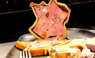 Ce hoax annonçait la (fausse) demande du sous-préfet de Meurthe-et-Moselle de remplacer le porc par de l'agneau dans le pâté lorrain. Illustration