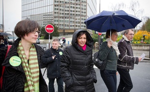 Le 25 mars 2014. A quelques jours du second tour des elections municipales, Anne Hidalgo vient soutenir la candidate PS Carine Petit dans le 14e arrondissement.