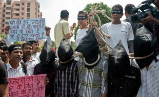 Les auteurs présumés du viol d'une étudiante en décembre à New Delhi, qui avait scandalisé la société indienne et déclenché des manifestations inédites, ont été reconnus coupables mardi de viol en réunion et de meurtre.