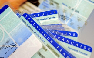 Cartes d'identité nationale, illustration.