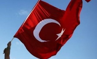 L'UMP travaille sur un "référendum d'initiative populaire spécifique pour les questions d'adhésion" à l'Union européenne, afin de trouver un "compromis acceptable" concernant la Turquie, a annoncé lundi Frédéric Lefebvre, porte-parole de l'UMP.