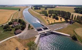 Le canal de jonction entre le lac d’Amance et le lac du temple qui forment le lac-réservoir Aube. Par l'EPTS Seine Grands lacs.