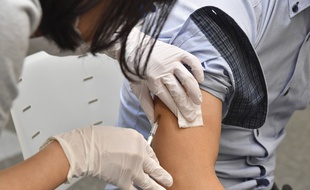 Image d'illustration d'injection d'un vaccin.