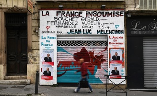 La permanence de La France insoumise a été recouverte d'affiches à l'effigie de Patrick Mennucci à Marseille.