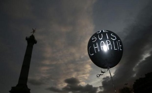 Un ballon lancé lors de la manifestation du 11 janvier 2015 à Paris en solidarité avec les victimes des attentats commis dans la capitale