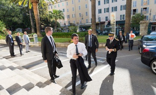 Le Premier ministre Manuel Valls lors de son déplacement en Corse le 4 juillet 2016