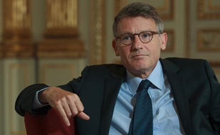 Vincent Peillon, ministre de l'éducation nationale, dans son bureau à Paris le 31 août 2012.