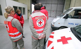 Le professeur Jean-Jacques Eledjam, 69 ans, ancien chef des urgences du CHRU de Montpellier, a été élu samedi à la présidence de la Croix-Rouge française où il succède au professeur Jean-François Mattei, a annoncé la Croix-Rouge.