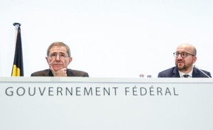 Le patron d'Engie Gérard Mestrallet (g) et le Premier ministre belge Charles Michel le 1er décembre 2015 à Bruxelles