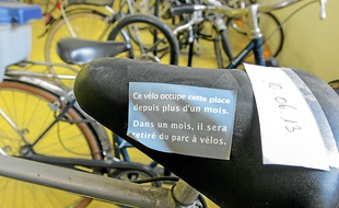 Un tiers des arceaux est monopolisé par des vélos ventouses.