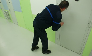 Un surveillant de prison. (Illustration)