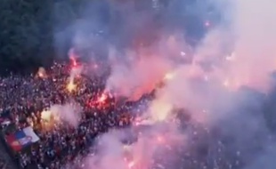 L'équipe des 20 ans serbe a été accueilli par 50.000 supporters à Belgrade après son titre de championne du monde, le 22 juin 2015.