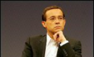 L'animateur de télévision Jean-Luc Delarue est entendu depuis dimanche matin par la police à l'aéroport de Roissy, sous le régime de la garde à vue, pour s'expliquer sur des violences présumées commises à l'encontre d'hôtesses et stewards lors d'un vol le 13 février, a-t-on appris de source proche de l'enquête.