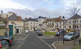 Capture d'écran Google Street View de la place Marcel-Plaisant, à Bourges, où se situe la préfecture du Cher.