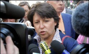 Supplantée par Ségolène Royal, Martine Aubry, ancienne numéro deux du gouvernement Jospin et maire de Lille, revient sur le devant de la scène nationale à l'approche de la désignation du candidat socialiste pour l'Elysée, n'excluant pas de disputer l'investiture du PS.