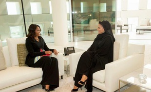 Michelle Obama (à gauche) rencontre sa majesté Sheikha Moza bint Nasser, de la fondation du Qatar, à Doha le 3 novembre 2015