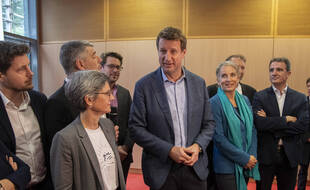 Yannick Jadot en compagnie notamment de Sandrine Rousseau (à sa droite) et Delphine Batho (à sa gauche), à Lyon le 8 octobre 2021.