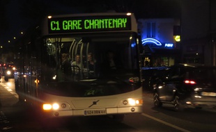 Un chronobus, la nuit, à Nantes.