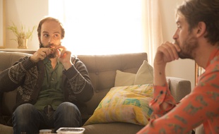 Ben Sinclair (gauche) et Dan Stevens, dans la Web série «High Maintenance».