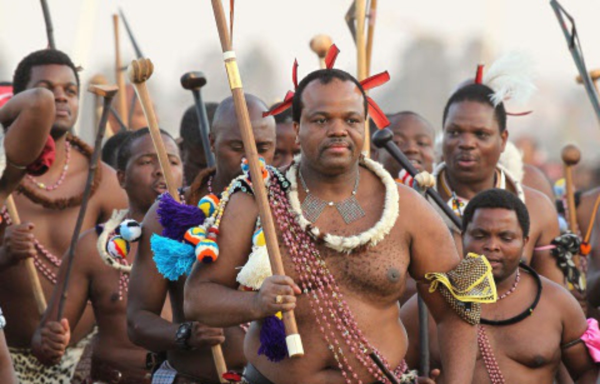 Résultat de recherche d'images pour "danse du roseau swaziland"