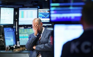 Un trader à la Bourse de New York, le 15 octobre 2014