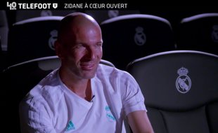 Zinédine Zidane au bord des larmes dans l'émission Téléfoot.